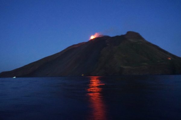 16 - Lava bij Stromboli